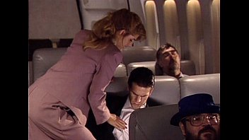 Пока самолет на автопилоте летчик жарит писю самой сексуальной стюардессе